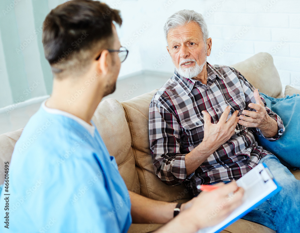 Obraz premium nurse doctor senior care caregiver help assistence retirement home nursing elderly man disease pain cough illness chest sick symptom lung coughing pneumonia