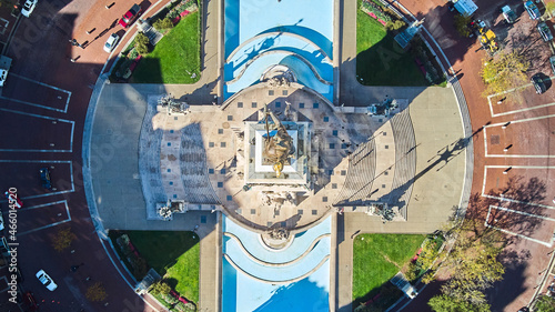 Fotografie Aerial down view of Soldiers and Sailors Monument and Monument Circle in downtow