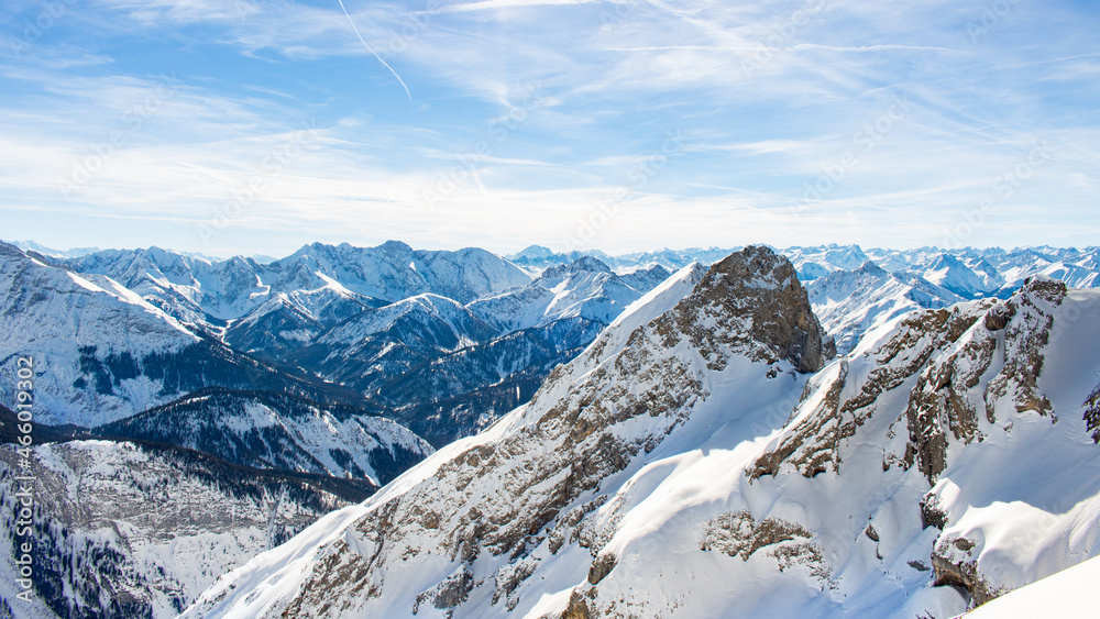 Obraz premium Perfect sunny winter weather in the mountains