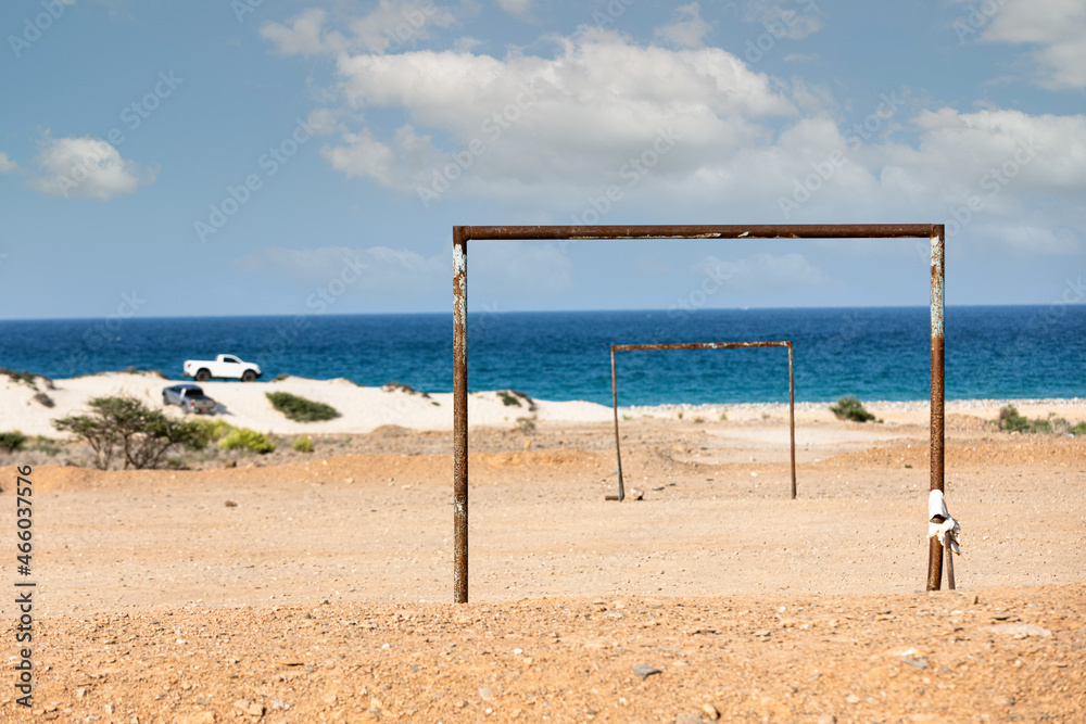 Fussballplatz an einem schönen Strand