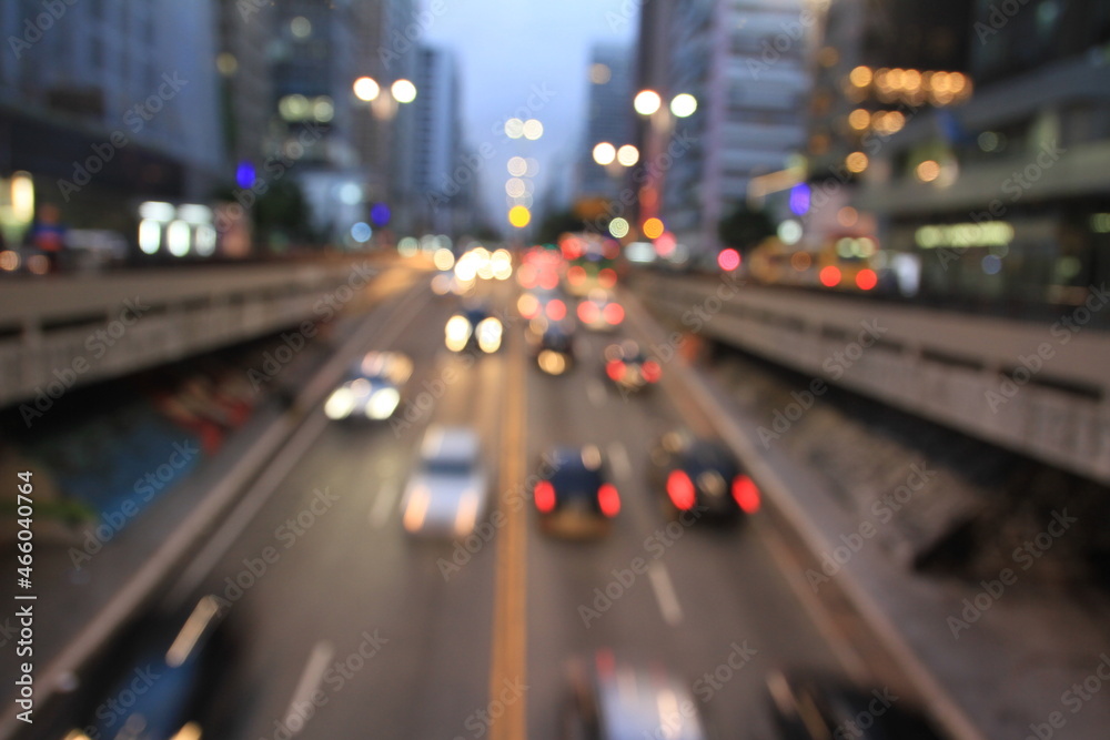 Φωτογραφία avenida paulista em São Paulo, brasil, com carros ao entardecer em baixa velocid