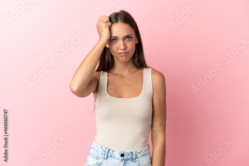 Young woman over isolated pink background with an expression of frustration and not understanding © luismolinero