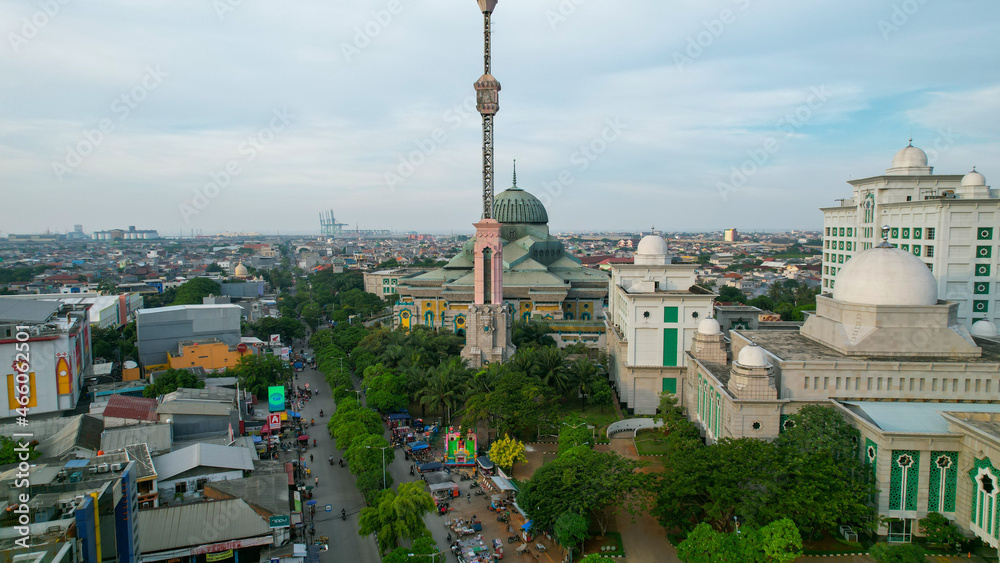 Obraz premium Aerial view of jakarta islamic center mosque. Jakarta, Indonesia
