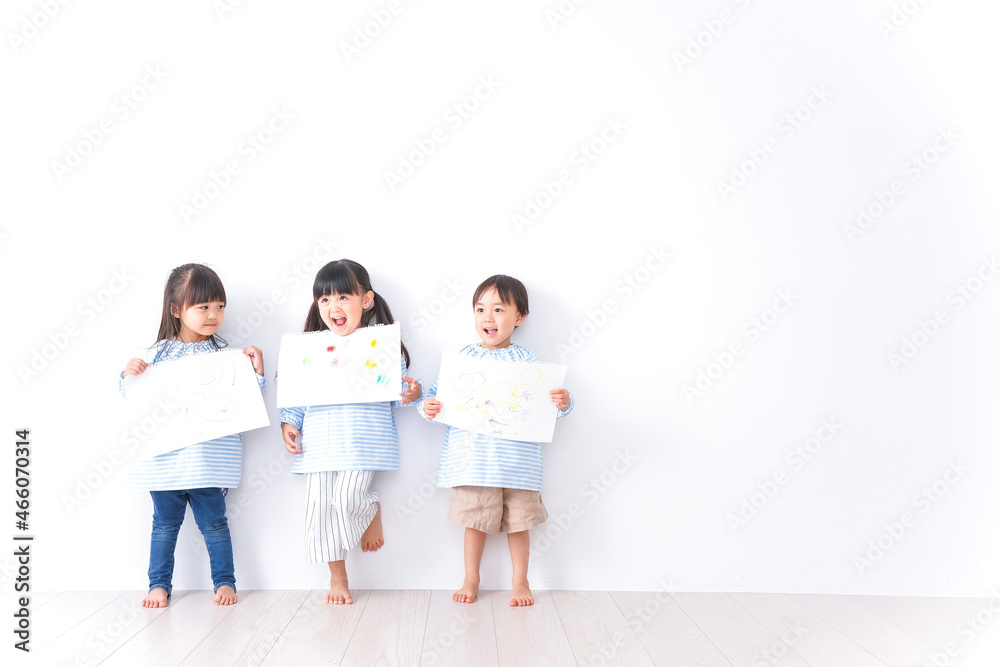 保育園で遊ぶ子ども 保育園で遊ぶ子ども