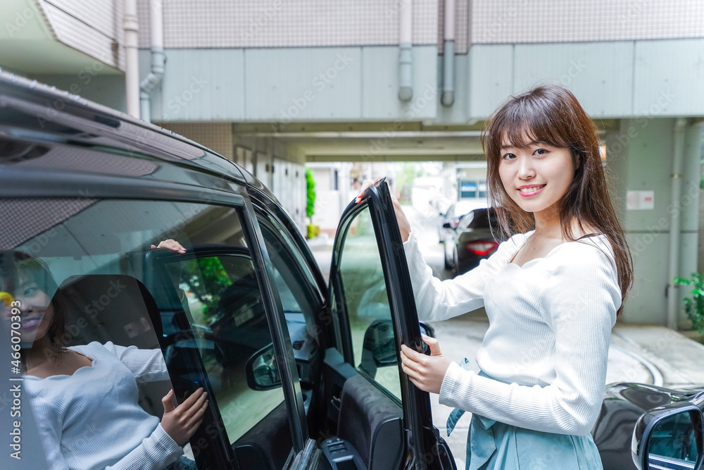 Woman go into a car