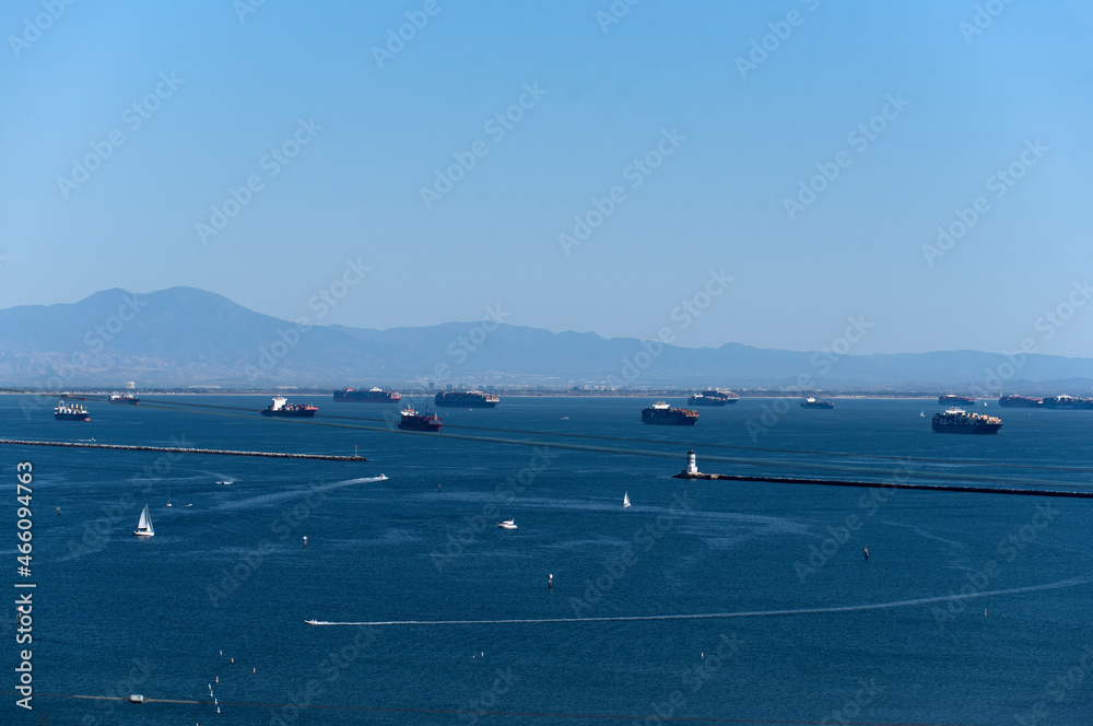 Obraz premium Cargo ships waiting to enter the Port of Los Angeles
