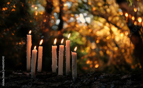 Fotografia Magic burning candles on glowing dark natural background