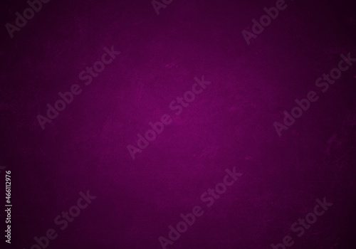 Fondo morado de pared con textura en degradado.