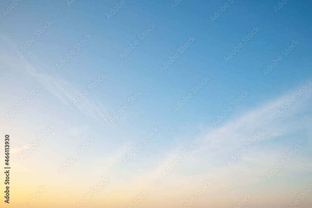 Obraz premium Sky background at sunset.