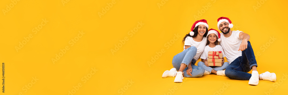 Arabic Family Posing Holding Xmas Gifts Wearing Santa Hats, Studio
