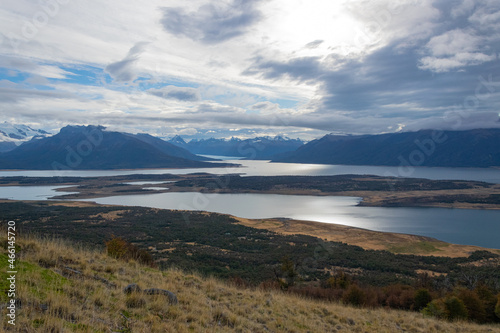 nubes lago montañas