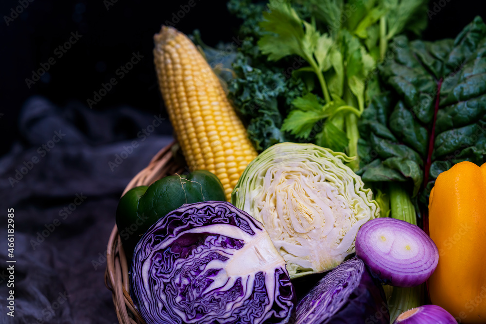 Obraz premium Organic vegetables variety in basket. Red onion, lettuce, celery, bell pepper and lettuce.