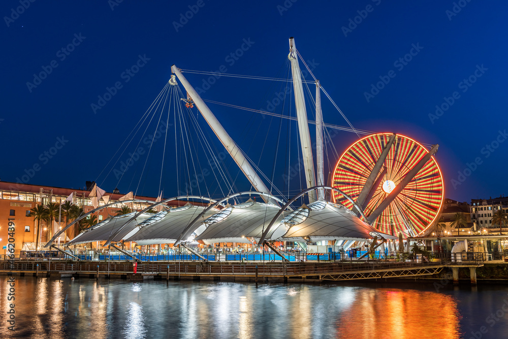 Obraz premium Night view of the Old Harbour of Genoa