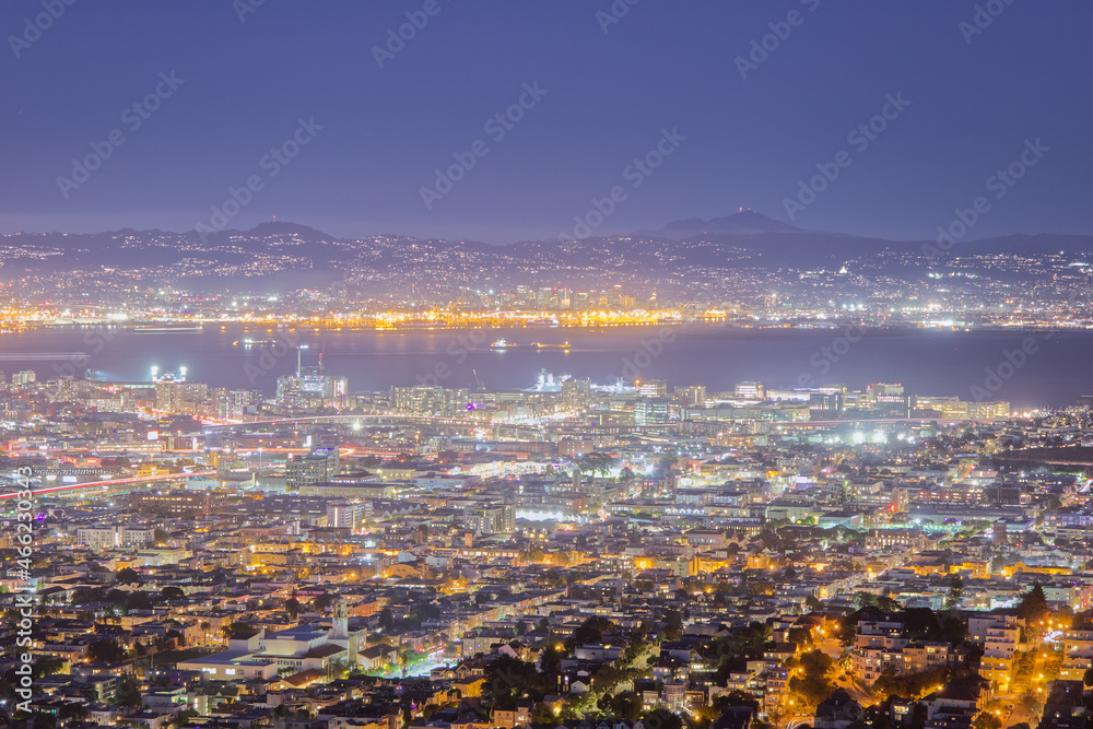 Fototapeta premium San Francisco Landscape in the Evenign