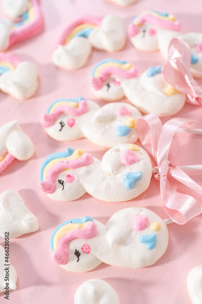 Unicorn meringue pops Unicorn meringue pops