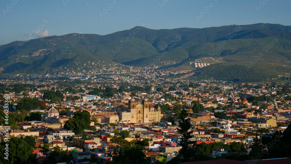 El centro histórico de Oaxaca visto desde lejos, uno de los lugares más bellos de México.