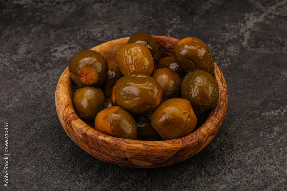 Obraz premium Marinated feijoa in the bowl