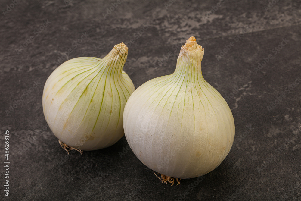 Obraz premium White ripe sweet onion vegetable