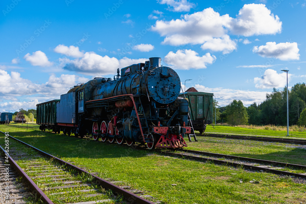 Naklejka premium Eisenbahn Museum in Estland Haapsalu mit historischen Zügen aus der Zarenzeit und Sowjetunion