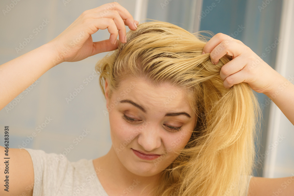 Naklejka premium Female having problem with blonde hair
