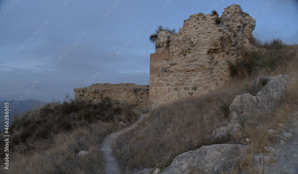Camino de las ruinas del castillo de Cártama, origen árabe de la época nazarí