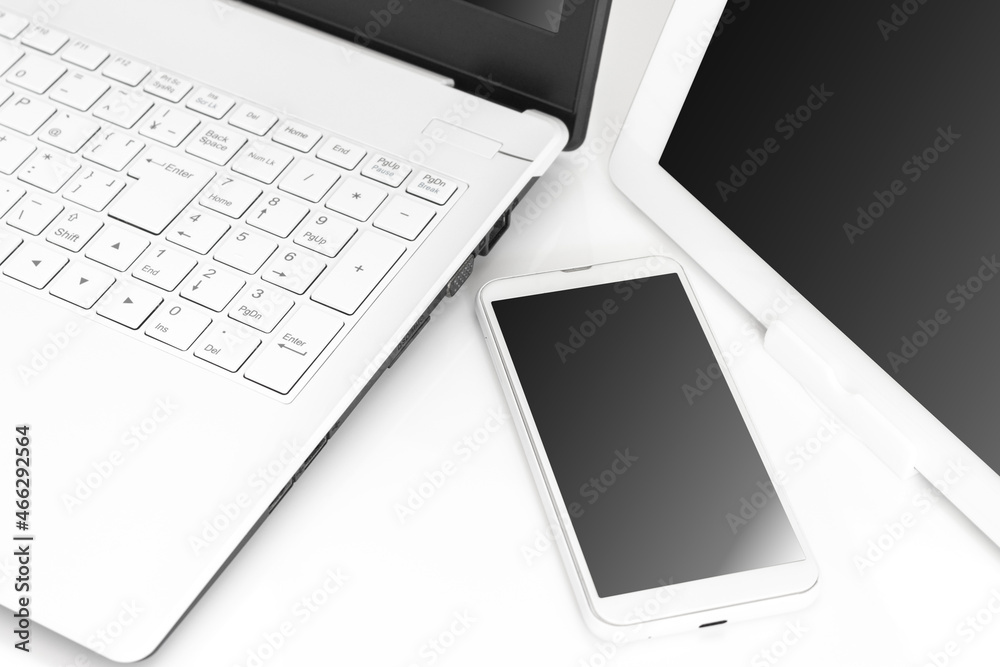 デジタルデバイス(ノートパソコン、スマートフォンと、タブレット端末)