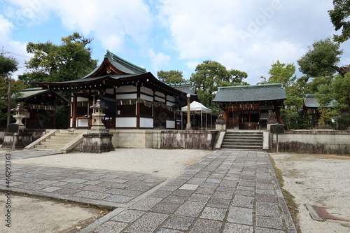  Temples and shrines in Kyoto in Japan 日本の京都の神社仏閣 : Hai-den Hall and Hon-den Main Hall in the precincts of Wara-tenjin Shrine わら天神境内の拝殿と本殿