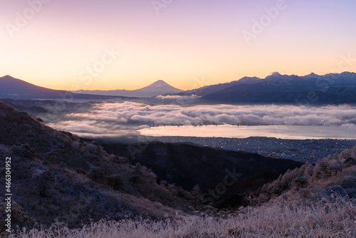 富士山を中心に広がる雲海パノラマ