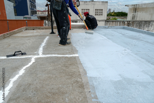 Fényképezés Hand painted gray flooring with paint rollers for waterproof, reinforcing net,Repairing waterproofing deck flooring
