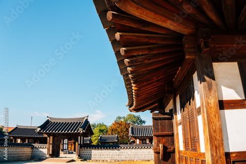 Obraz na płótnie Jeonju Hanok Village Gyeonggijeon Hall in Jeonju, Korea w salonie