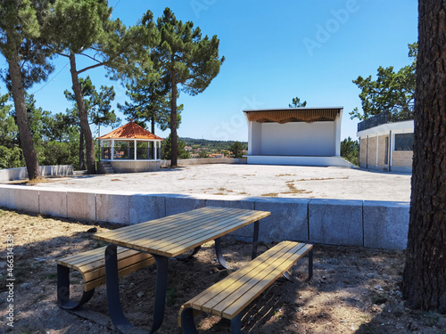 Mesa de merendas com uma praça à frente onde encontrara um palco para festas e um coreto à esquerda na Senhora da Saúde no Mogo de Malta, Portugal photo