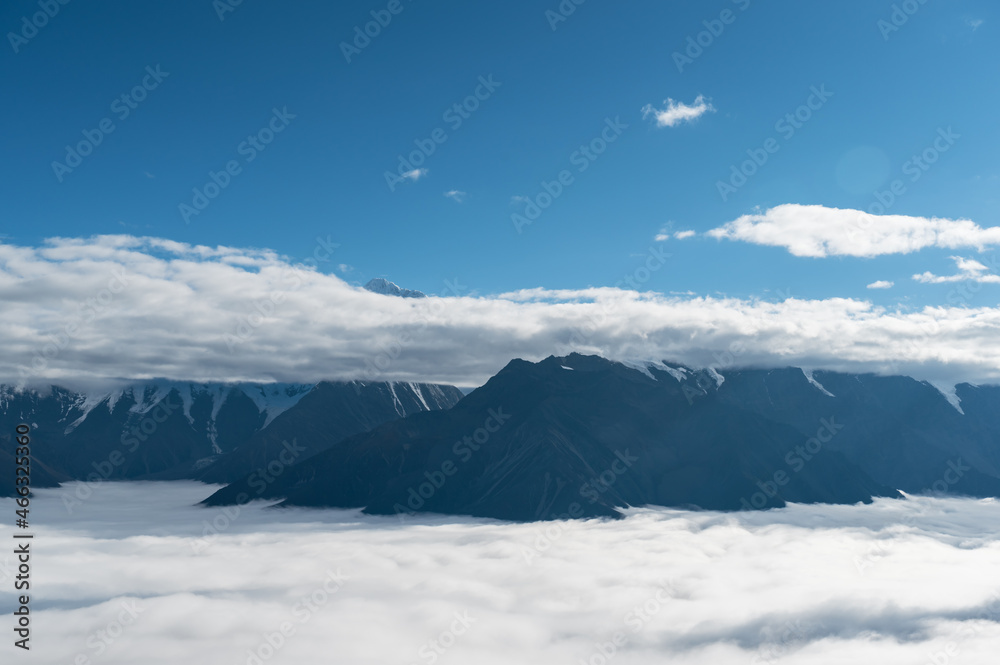 Plateau natural scenery, Gongga Snow Mountain in the sea of clouds