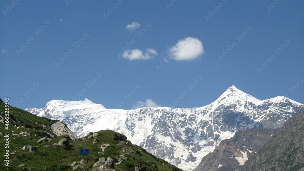 Obraz premium Russia, Caucasus Mountains, Bezengi gorge, view of the Bezengi wall (left) and Mount Gestala (right).