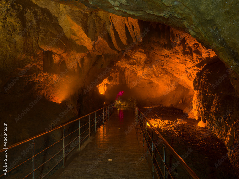 Gokgol cave ( Turkish; Gökgöl Mağarası ). Zonguldak Gokgol Cave walking