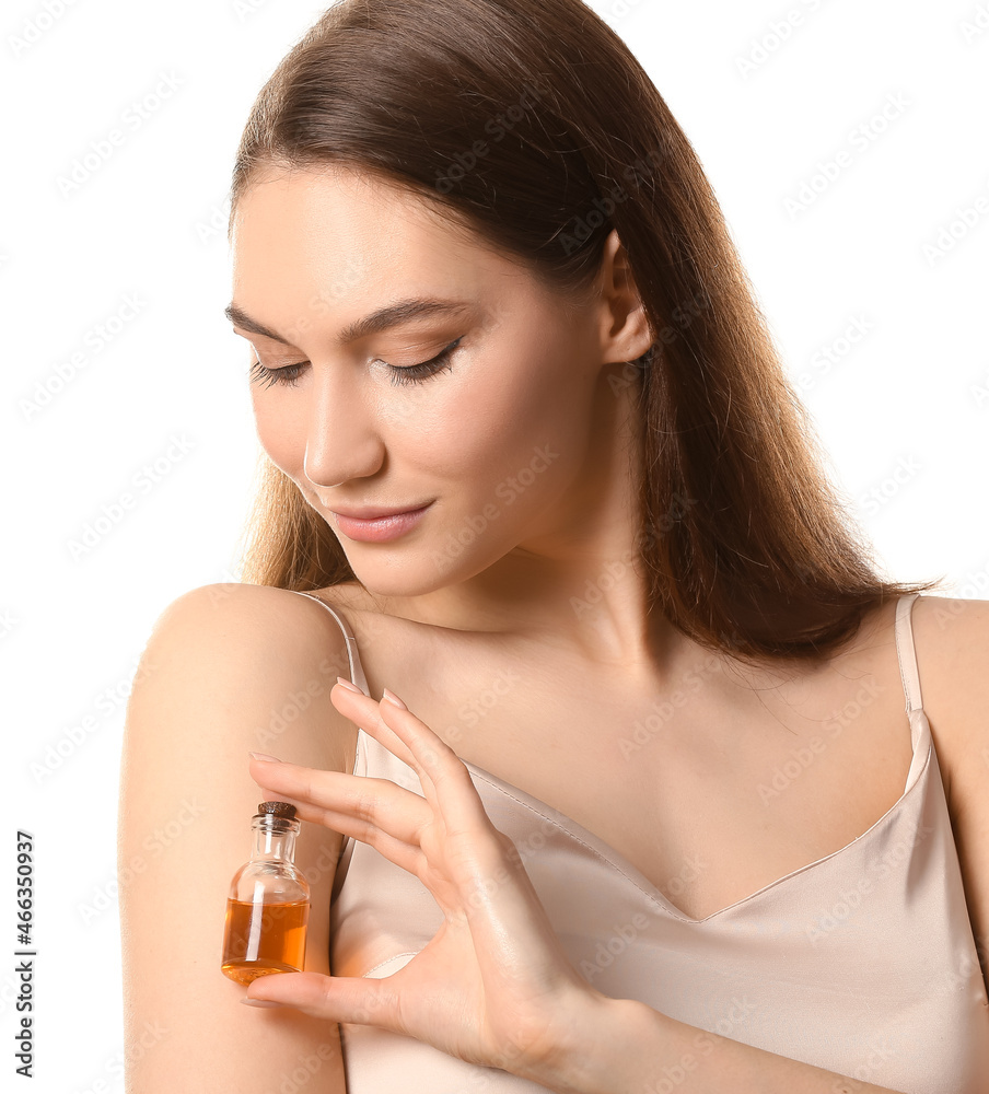 Fototapeta premium Beautiful woman holding bottle with natural essential oil on white background, closeup