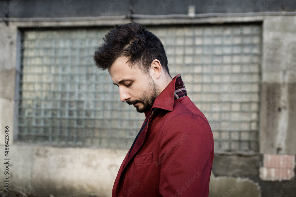 Obraz premium man in red coat