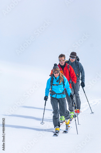 Drei Alpinisten bei einer Skitour 