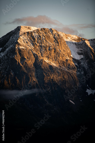 coucher de soleil sur le massif du  taillefer photo