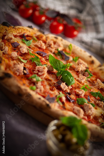 pizza with tuna and basil