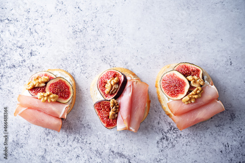 Figs ricotta prosciutto crostini with fresh figs and walnuts photo