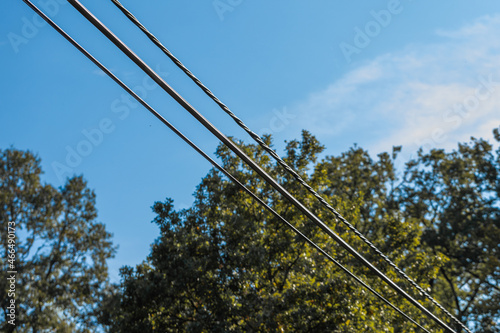 Diagonale Stromleitungen