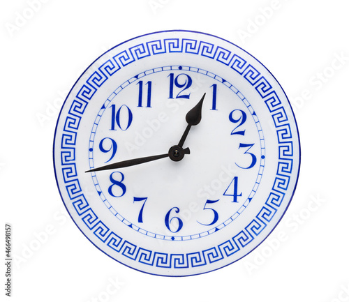 Antike Uhr 12 Uhr 45 isoliert auf weissem Hintergrund