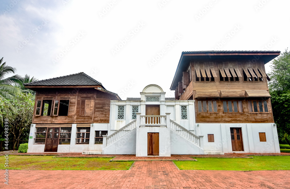 The ancient wooden houses of the wealthy in the past were made into a museum for tourists to visit in Ratchaburi, Thailand. The ancient wooden houses of the wealthy in the past were made into a museum for tourists to visit in Ratchaburi, Thailand.
