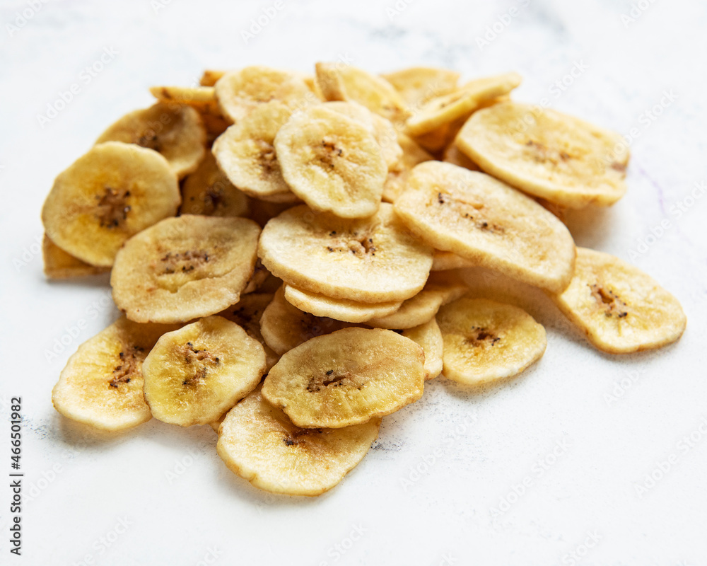 Dried candied banana slices or chips
