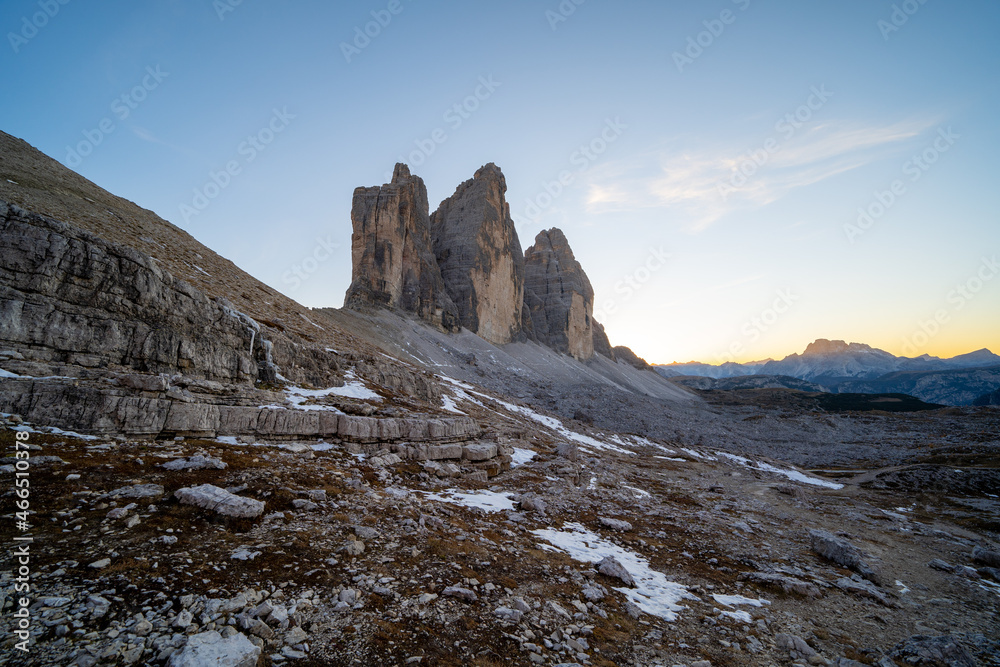 Fototapeta premium Tre Cime di Lavaredo in beautiful surroundings in the Dolomites in Italy, Europe (Drei Zinnen)