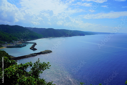 【沖縄県】茅打バンタから見た海 / 【Okinawa】The sea seen from Kayauchi Banta.