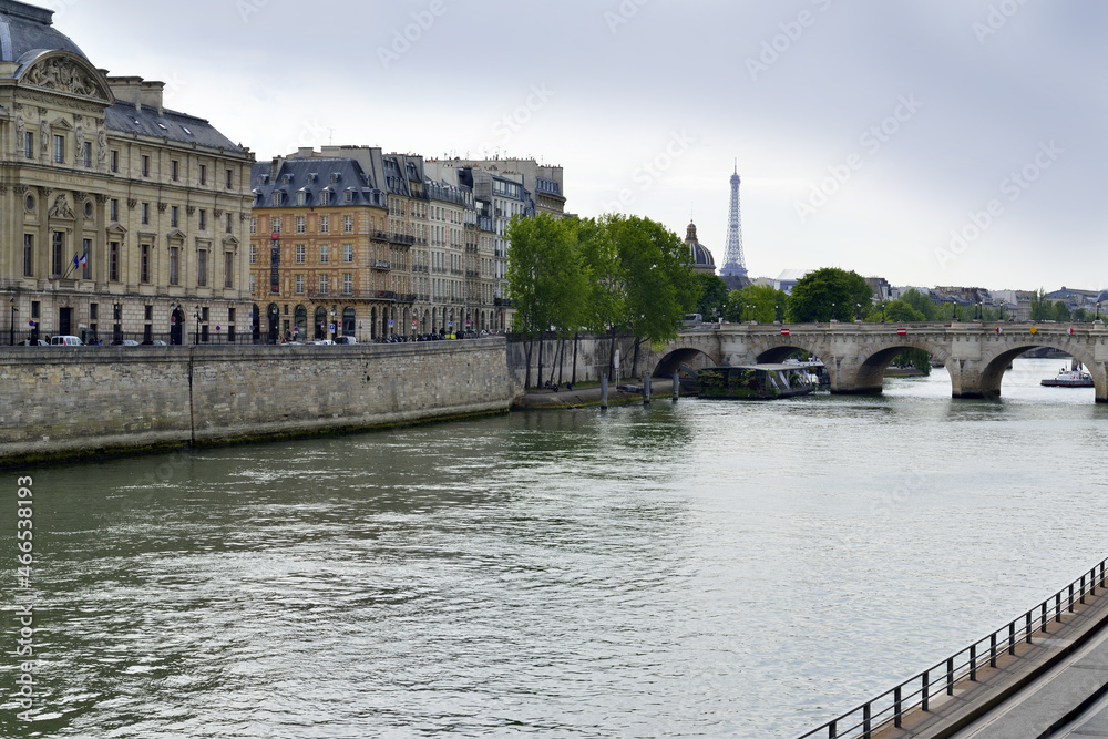Fototapeta premium Paris is a city you want to return to