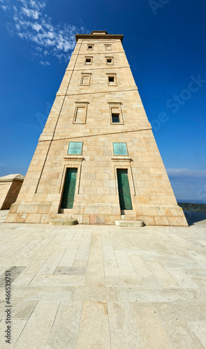 he Tower of Hercules seen from below with the entrance doors, the commemorative panels, the windows and the interior ramp outlined on the façade