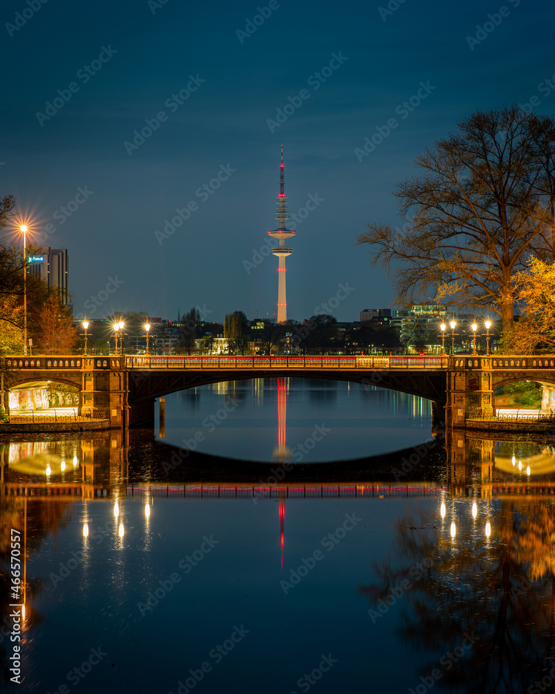 Hamburger Fernsehturm bei Nacht