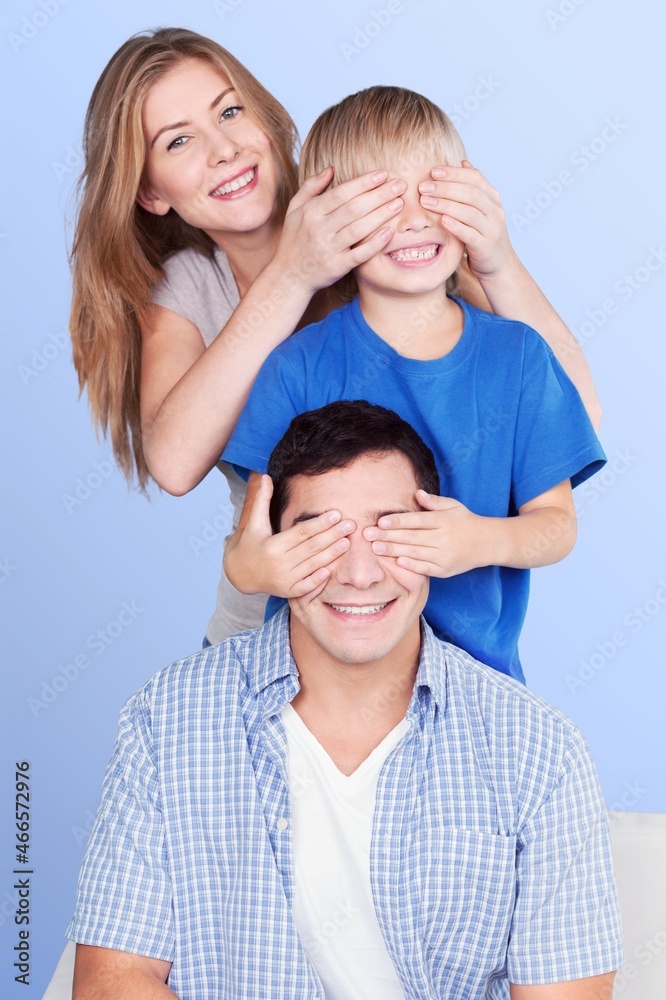 Portraif Of Happy Parents Posing With Their Little children At Home Portraif Of Happy Parents Posing With Their Little children At Home